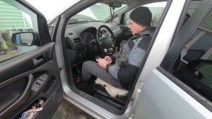 Аккумулятор горит и зарядка есть. Ford C-Max типичные проблемы вторых Фокусов.