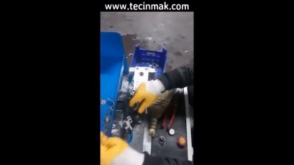 Производство сантехнических хомутов : Полу-автоматическая нарезка резьбы