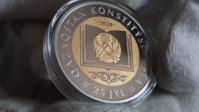 100 и 200 тенге 25 лет Конституции. Ошибка в релизе, как распределили по городам. Живьём ролл,монет смотреть онлайн