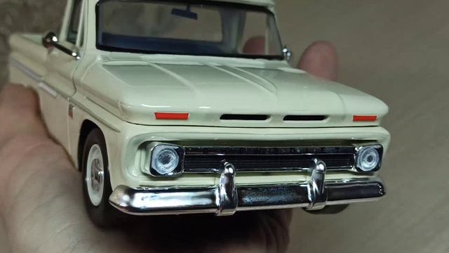 Chevrolet C10'1966 Custom. Motormax 1-24