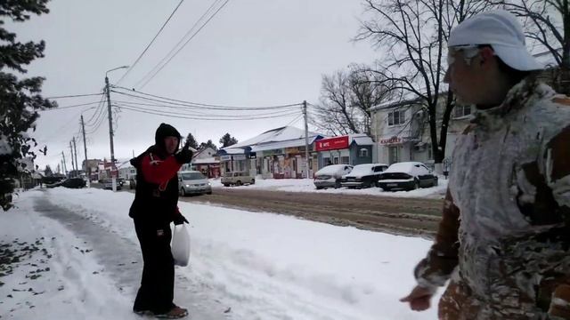 Пранк. Лёг на пол в торговом центре. смотреть онлайн