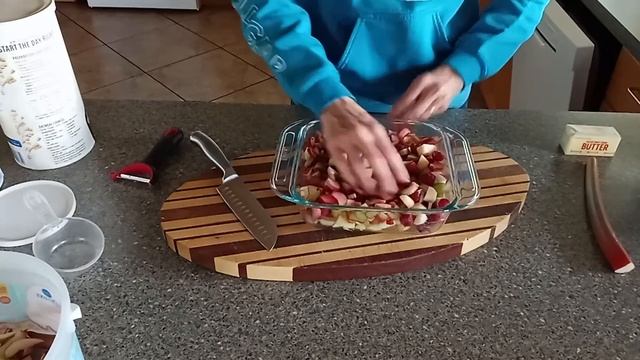 Rhubarb Crisp смотреть онлайн