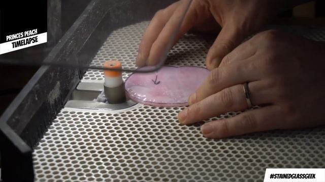 Creating a N64 Princes Peach window in stained glass | Stained Glass Geek D.I.Y. смотреть онлайн