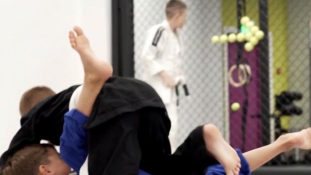 Джиу-Джитсу для детей в школе единоборств JIULAB