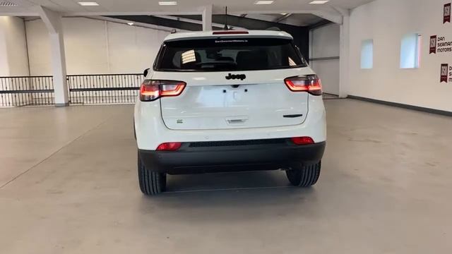 Jeep Compass MHEV Nighteagle 1.5 petrol Hybrid white смотреть онлайн