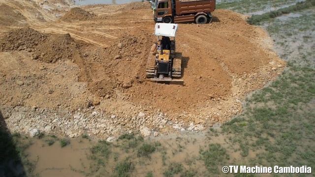 Starting New Project With Miniature Construction Machine Dozer And Dump Truck 5TON Spreading Stone смотреть онлайн