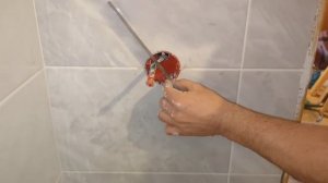 Установка розетки в ванной комнате