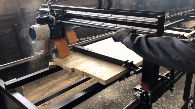 Станок для бань-бочек "БаБочка". Видео с полным циклом обработки заготовки производства ПО "Диаком" смотреть онлайн