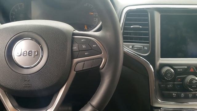 Dad's Mobile Fortress - 2018 Jeep Grand Cherokee Altitude Review смотреть онлайн