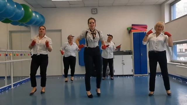 Ivy Levan - The Dame Says | Zumba® Fitness with Nakaya & Zumba Heroes! смотреть онлайн