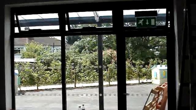 inside-view-of-black-aluminium-windows-and-doors-at-gidea-park-school.mpg смотреть онлайн