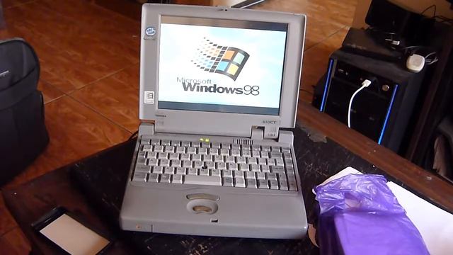 Toshiba Portege 610CT (1995) Windows 98 Boot смотреть онлайн