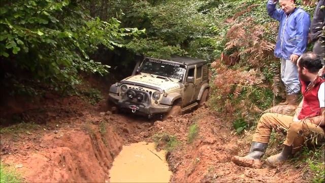 Jeep Wrangler JK vs Jeep GC 5.9 vs Land Rover Defender 90's *OFFROAD* смотреть онлайн