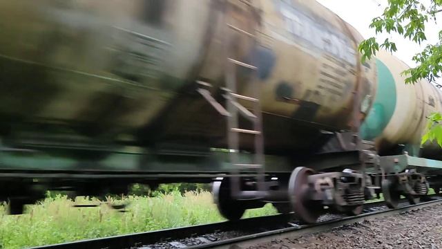 Электровоз ВЛ11-395/288А с цистернами для нефтепродуктов смотреть онлайн