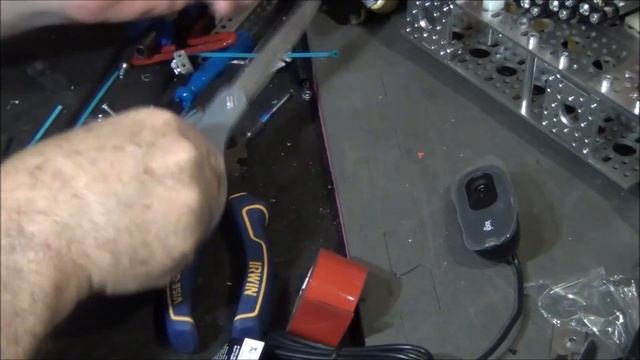 Mentor Mike mounts a Logitech C270 HD Webcam to GoBuilda Channel. смотреть онлайн