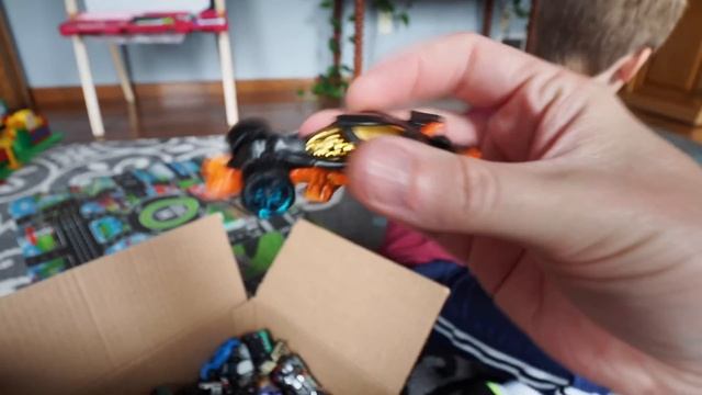 What's In This $5 Hot Wheels Mystery Box? смотреть онлайн