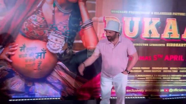Sunny Deol Makes A Special Appearance At 'Dukaan' Movie Screening смотреть онлайн