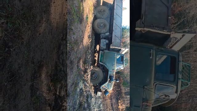 ЗИЛ 131 ЗАСТРЯГ В ГРЯЗІ. смотреть онлайн