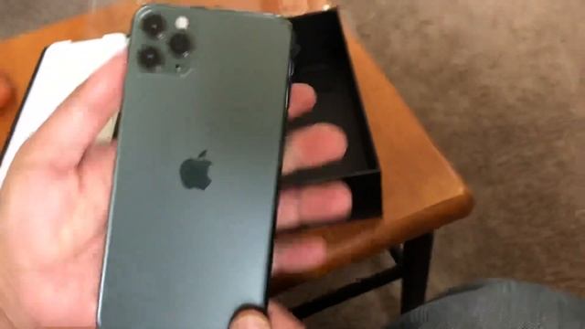 iPhone 11 Pro Max Midnight Green Unboxing смотреть онлайн