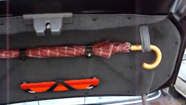 Changing the boot struts on Jaguar X300 (before 1) смотреть онлайн