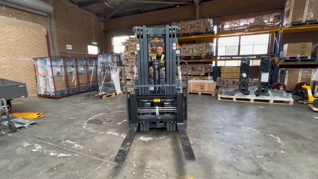 HELI 3.5T lithium battery forklift driving test смотреть онлайн