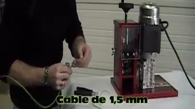 dénudeur de cables-wire stripper machine смотреть онлайн
