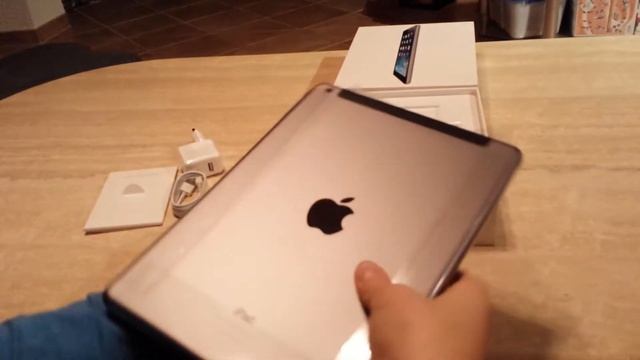 Unboxing: Apple iPad Air (Deutsch) смотреть онлайн