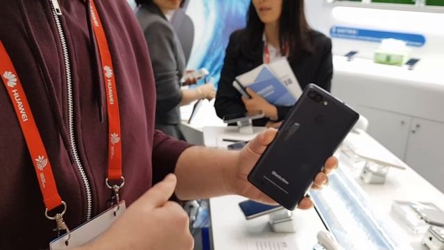 Blackview Booth Tour - Ricarica wireless e Android Go! - ANTEPRIMA MWC 2018 смотреть онлайн