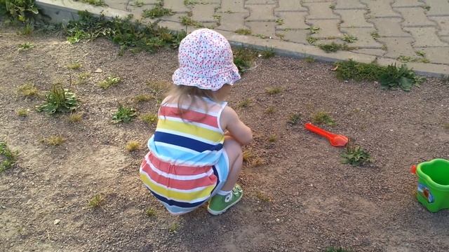 Оля гуляет смотреть онлайн