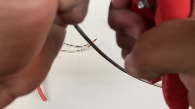 Milwaukee 7-in-1 High Leverage Pliers (48-22-3078) Strips 8-18AWG Solid And 10-20AWG Stranded.