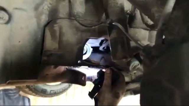 Замена правого сальника привода (редуктора) БМВ Х5 Е70 и лайфхак по затяжке сайлентблоков рычагов смотреть онлайн