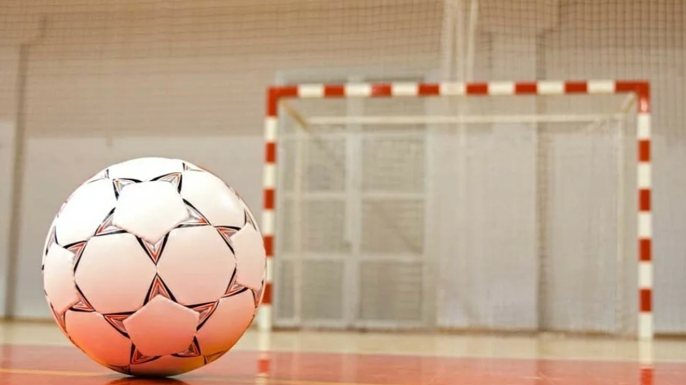 первенство города зеленогорска играют команды Строитель К-Саяны 2