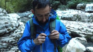 Защита от дождя в походе: мембранная куртка или дождевик?