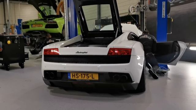 Aventador gaat helemaal uit elkaar | De 4e R8 V10 op voorraad | John naar ziekenhuis voor MRI…en nu смотреть онлайн