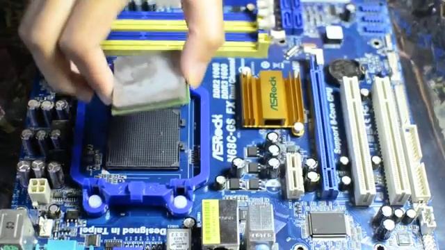 Hands on Computer Parts - Installing the Proccessor смотреть онлайн