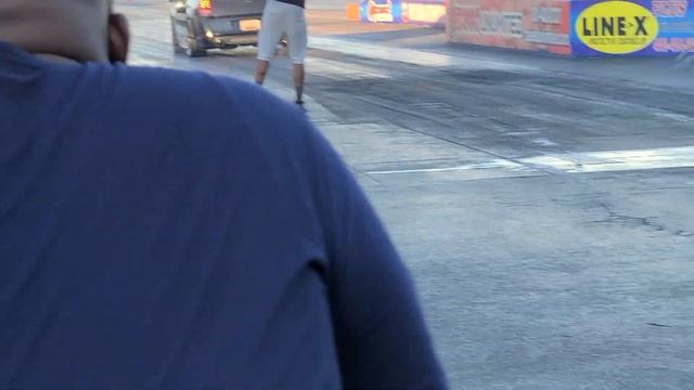 Chrysler 300 srt vs Camaro ss смотреть онлайн