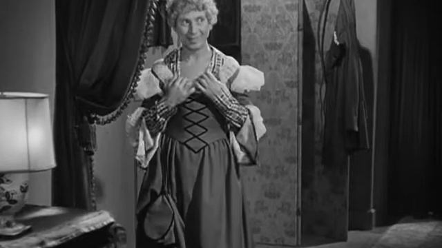Harpo Marx Undressing смотреть онлайн