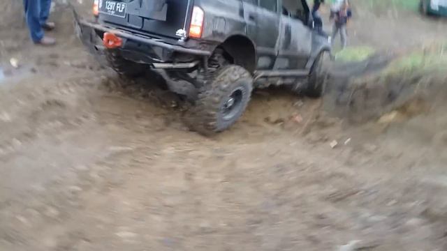 Vitara 4x4 Maksa Turun Bukit Akhirnya Ngegantung смотреть онлайн