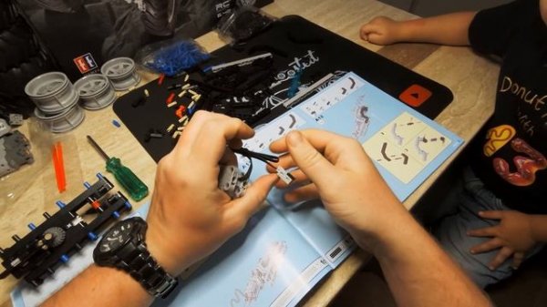 CaDA Bricks Off-road Car Adventurer (Jeep) C61006W Part 1