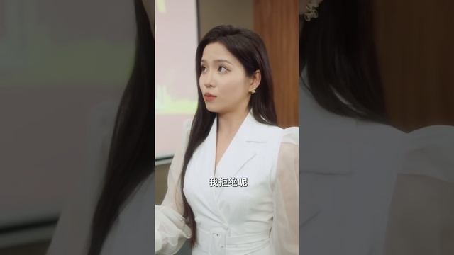 【FULL】她被設計送給男公關竟被總裁誤入發生一夜情，心機妹搶她身份妄想進豪門，她出國生下雙胞胎后華麗翻身！萌娃直接拿著鑒定上門認親，我的兒子竟然是我的合作對象？！#甜寵 #霸道總裁 #短劇 #萌娃 смотреть онлайн