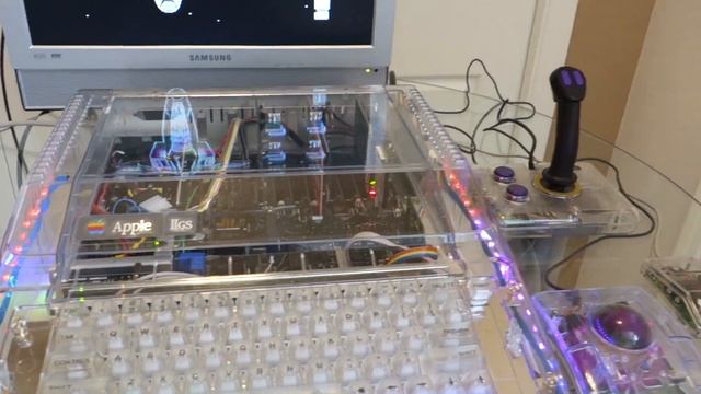 Not So Stealthy IIGS Build With MacEffects Clear Case & Keyboard смотреть онлайн