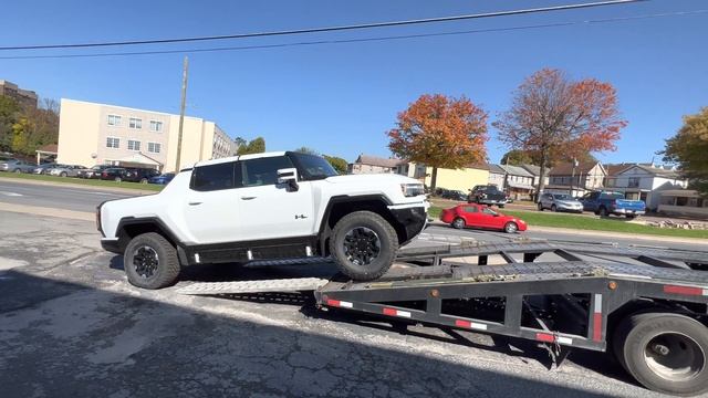 GMC Hummer EV Edition 1 unload смотреть онлайн