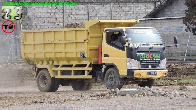 Dump Truck Unloading Dirt And Stuck Recovered By Mini Excavator Komatsu PC75UU смотреть онлайн