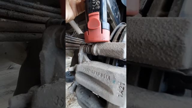 Замена задних тормозных колодок GWM POER.