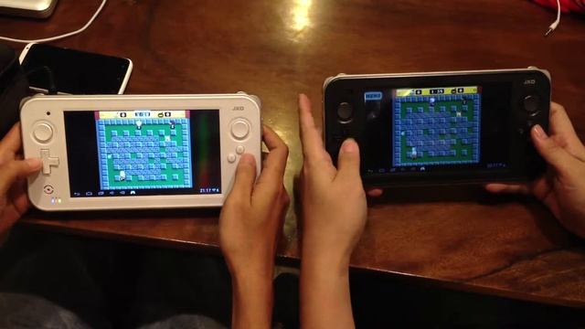 JXD-S7300 Multi Player with BomberMan SFC via Wifi смотреть онлайн