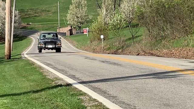 1990 Grand Wagoneer 401 drive by. смотреть онлайн