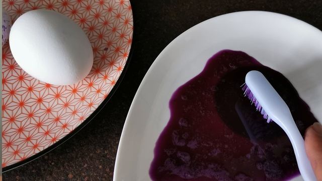 КАК ПОКРАСИТЬ ЯЙЦА КРАСНОКАЧАННОЙ КАПУСТОЙ В СИНИЙ ЦВЕТ. БЕЗ УКСУСА смотреть онлайн