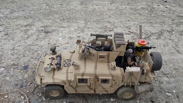 1/18 Scale Sunny Days Armor up Military Humvee Custom смотреть онлайн