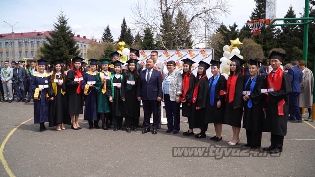 Для 1080 выпускников ТувГУ прозвучал последний звонок