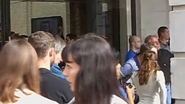 Biggest Apple Store in the World Opens!!! смотреть онлайн